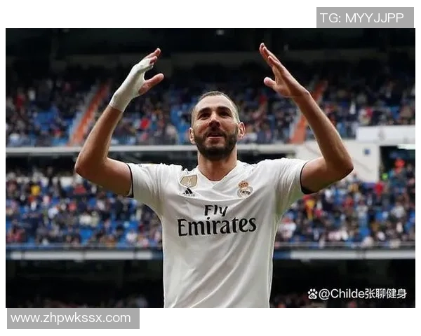 皇马签下法国新秀，球迷期待他与本泽马组成绝配