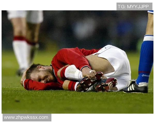 普鲁士中卫尼科尔斯迪克受伤休战数周，球队备战调整