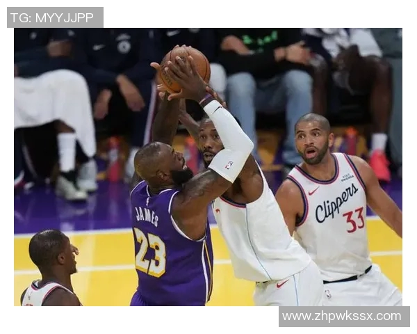 詹姆斯带领湖人豪取五连胜,力压快船登顶西部榜首 詹姆斯带领湖人豪取五连胜,力压快船登顶西部榜首