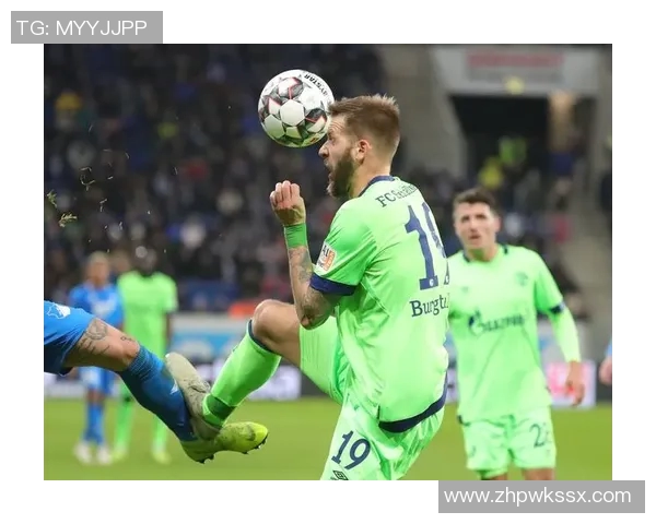 沙尔克04豪取德甲胜利，轻取汉诺威队强势表现势不可挡